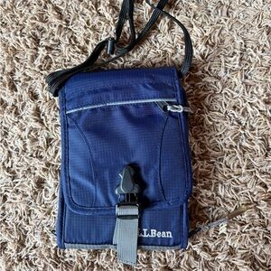 L.L. Bean Navy and Black Men’s Crossbody Belt Pouch